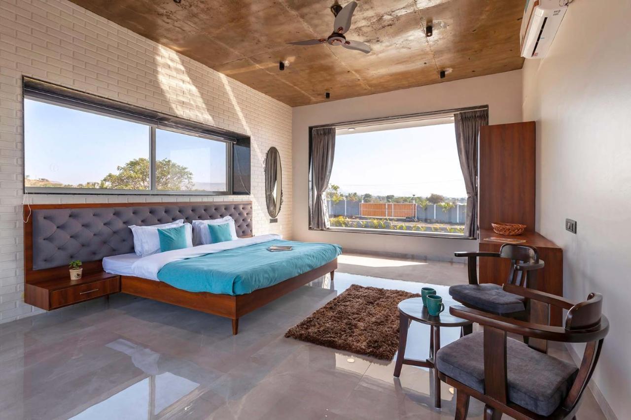 Stayvista's Bellisimo Panorama: Lakeside Retreat with Infinity Pool Nashik Exterior photo